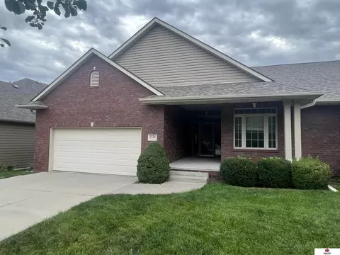 7524 Kentwell Ln, Lincoln, NE 68516