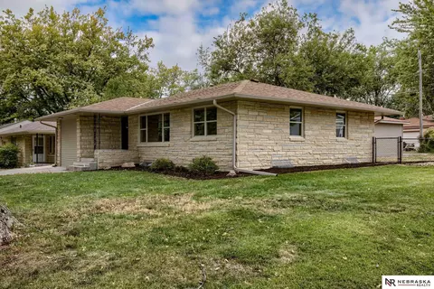 5140 Linden St, Lincoln, NE 68516