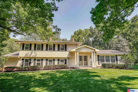 9320 Leavenworth St, Omaha, NE 68114