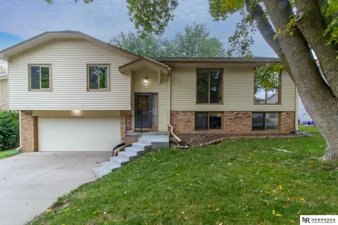 3725 Burr Oak Dr, Bellevue, NE 68123
