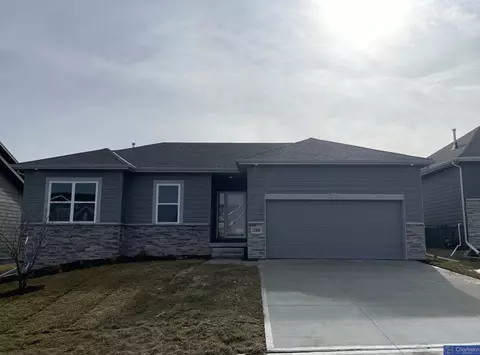 17805 Ogden St, Omaha, NE 68116