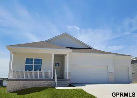 6311 Clear Creek St, Papillion, NE 68157