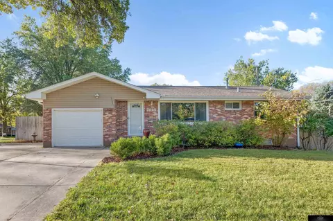 7645 Mesa Rd, Lincoln, NE 68505