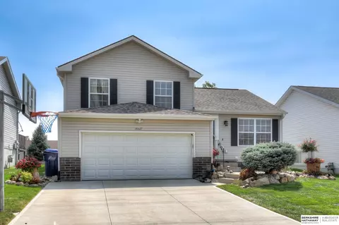 16617 Erskine St, Omaha, NE 68116