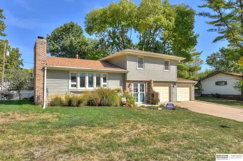 201 Lorraine Dr, Bellevue, NE 68005