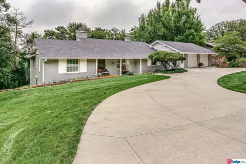 821 N 89th Cir, Omaha, NE 68114