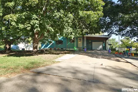718 Grand Ave, Humboldt, NE 68376