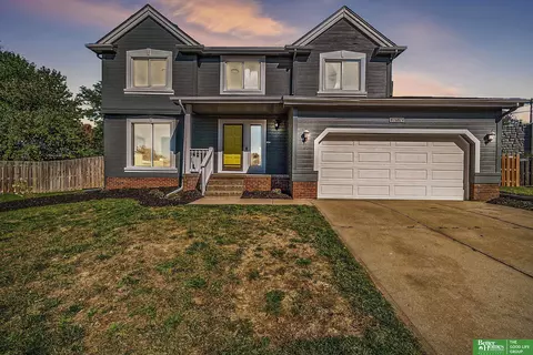 16814 L Cir, Omaha, NE 68135