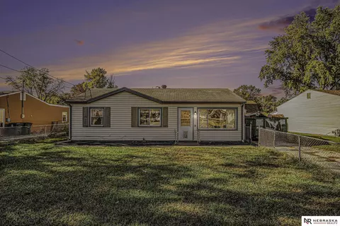 2811 Twin City Dr, Council Bluffs, IA 51501