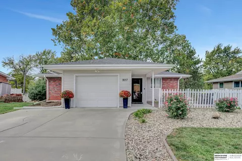927 Carlos Dr, Lincoln, NE 68505