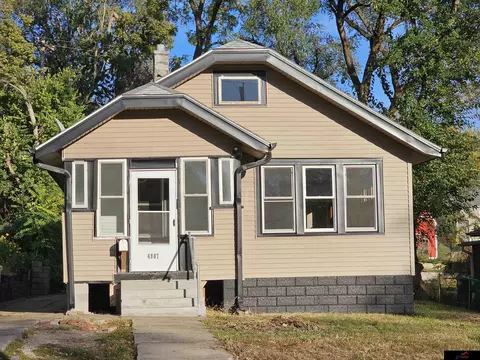 4807 N 42 St, Omaha, NE 68111