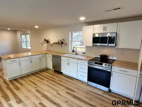118 Cedar St, Beatrice, NE 68310 photo 6