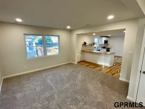 118 Cedar St, Beatrice, NE 68310 photo 3