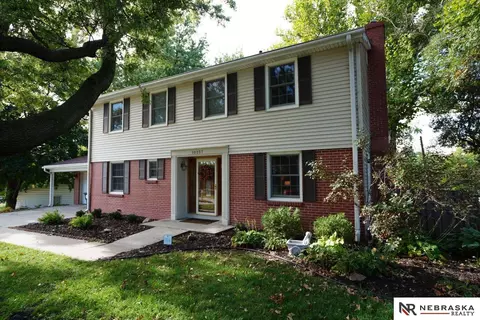 10257 Corby St, Omaha, NE 68134