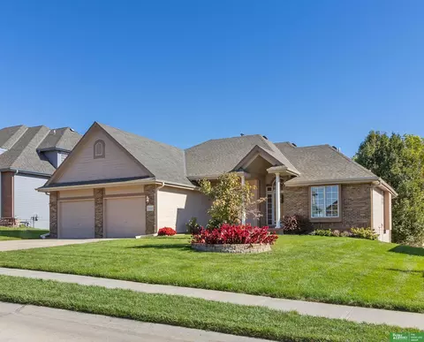 8609 S 97 Ave, La Vista, NE 68128