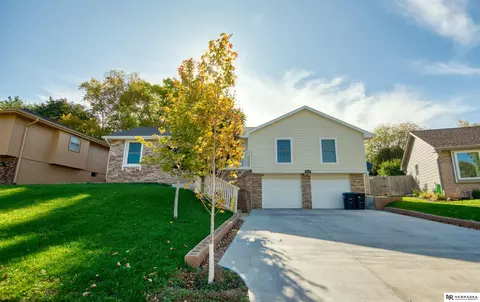 13829 Marinda Cir, Omaha, NE 68144
