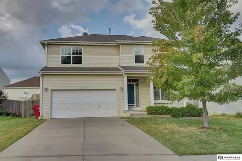 7328 N 107th St, Omaha, NE 68122