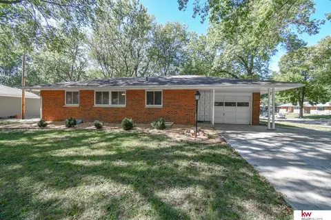 845 N 68 St, Lincoln, NE 68505