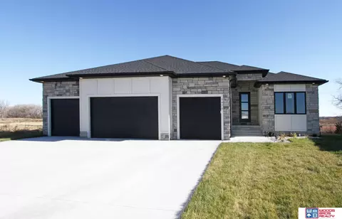 3475 Tree Line Dr, Lincoln, NE 68516