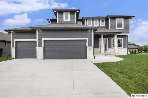 8636 N 169th St, Bennington, NE 68007
