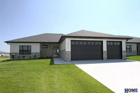 10212 S 77th St, Lincoln, NE 68516