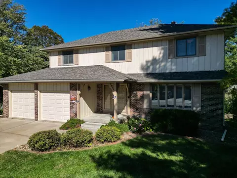 21390 Greenlawn Cir, Omaha, NE 68022