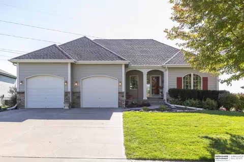 14617 Vane St, Bennington, NE 68007 photo 2