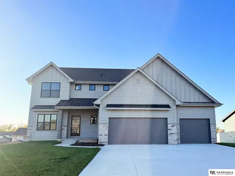 13808 S 52nd St, Papillion, NE 68133