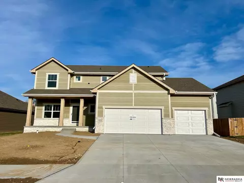 13710 S 54th St, Papillion, NE 68133