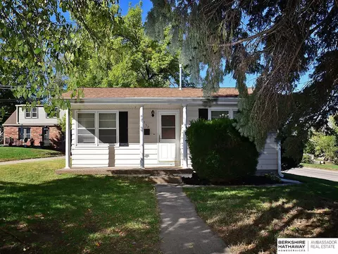 2352 N 71st St, Omaha, NE 68104