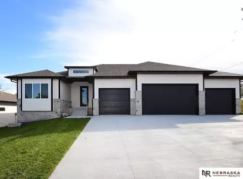 915 S Lakeview Way, Ashland, NE 68003