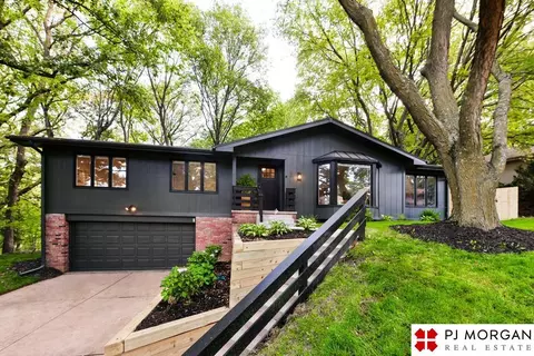 8911 Raven Oaks Dr, Omaha, NE 68152