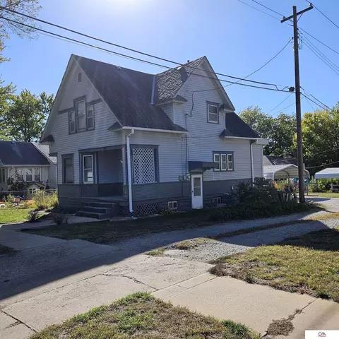 709 G St, Fairbury, NE 68352