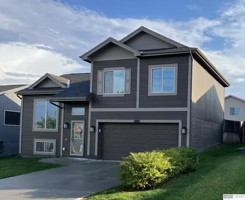 14501 Sunrise St, Bennington, NE 68007