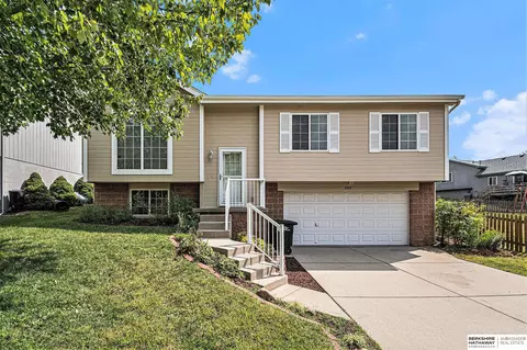 8809 N 76 St, Omaha, NE 68122