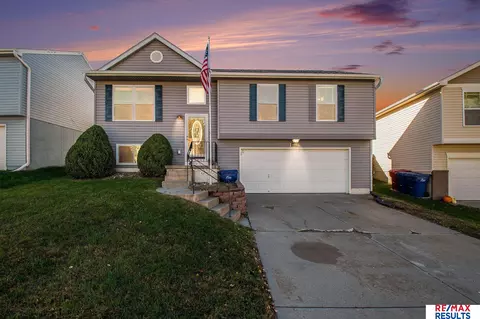 11005 Black St, Omaha, NE 68142