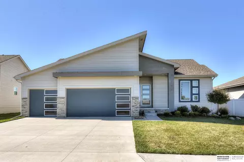 12020 S 44 St, Bellevue, NE 68123