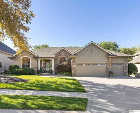 18157 Mayberry St, Omaha, NE 68022