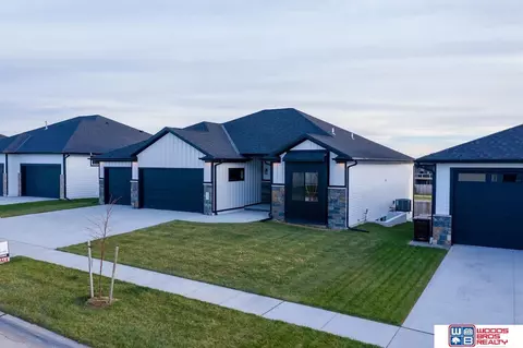 7321 Swiss Alps Ave, Lincoln, NE 68516