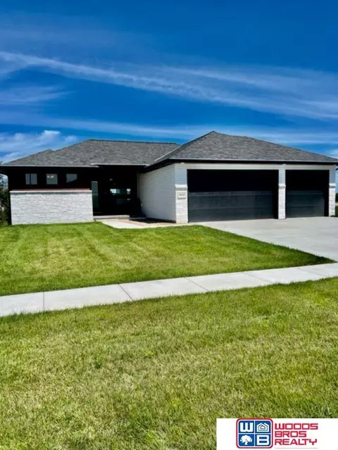8948 Kinzie St, Lincoln, NE 68507