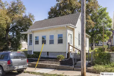 525 S 27 St, Omaha, NE 68105