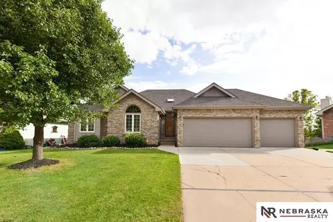 15819 Polk Cir, Omaha, NE 68135