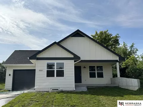3221 Corby St, Omaha, NE 68111