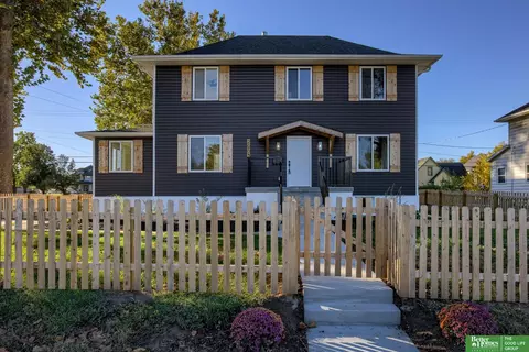 2003 Pinkney St, Omaha, NE 68110