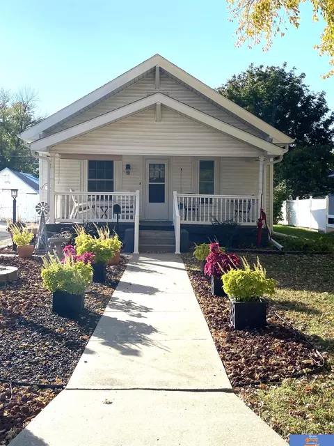 909 N 12th St, Beatrice, NE 68310