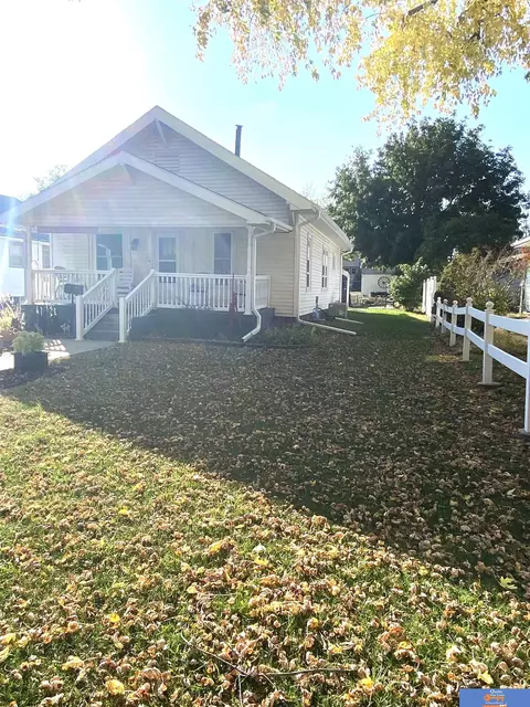 909 N 12th St, Beatrice, NE 68310 photo 2
