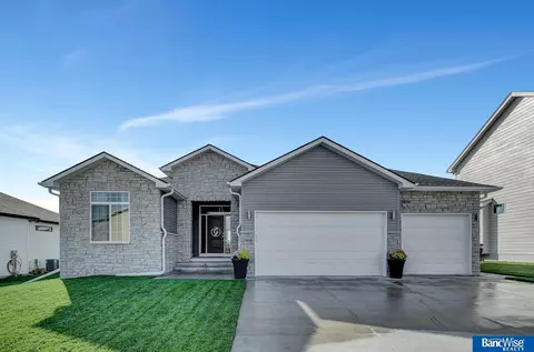 7901 Lena St, Lincoln, NE 68516