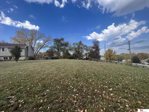 1504 Erie Ct, Plattsmouth, NE 68048