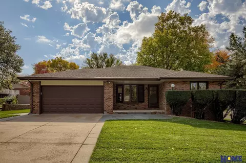 6701 Amhurst Dr, Lincoln, NE 68510