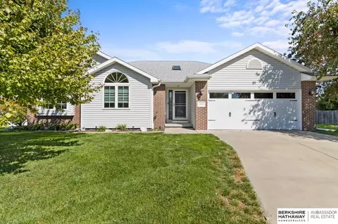 6100 Cheney Ridge Cir, Lincoln, NE 68516